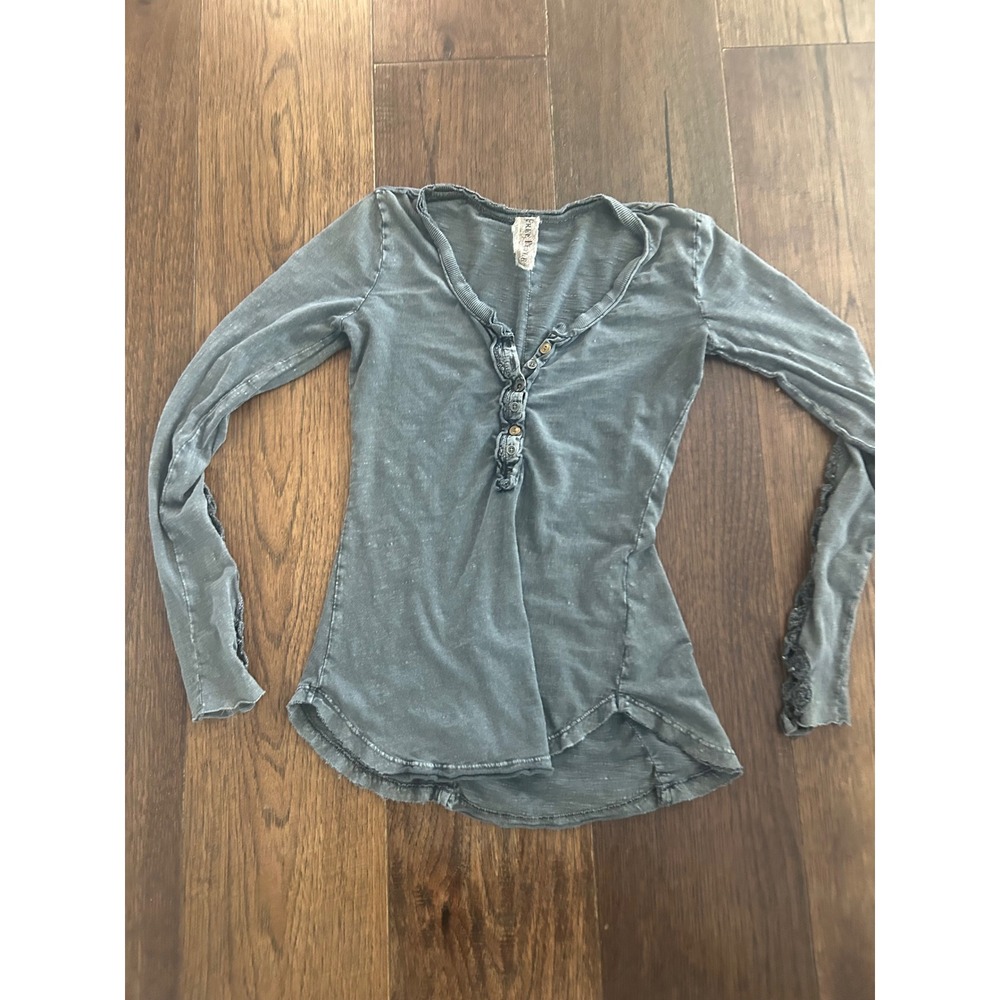 Free People Gray Crochet Lace Sleeve Henley Top V-Neck Slub Knit Faded Boho XS